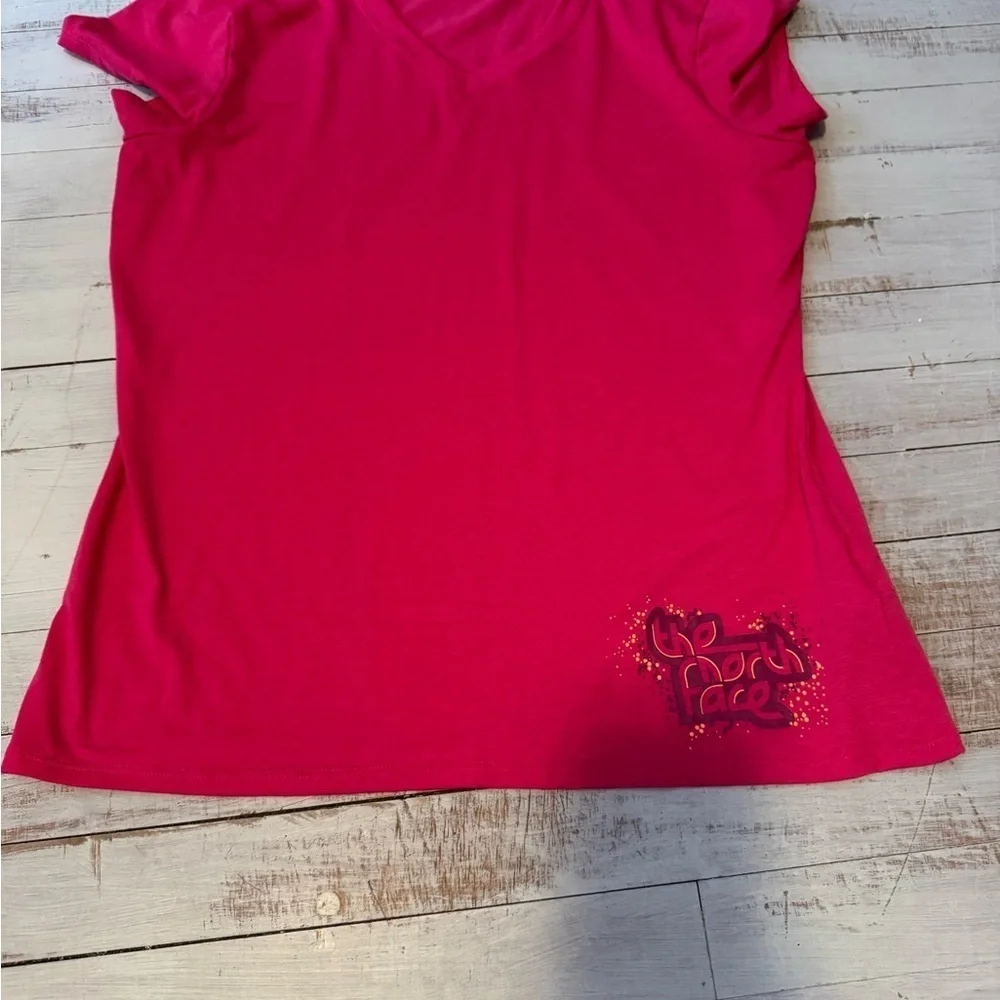 The North Face Pink relaxed v-neck short sleeve t-shirt - Picture 2 of 7